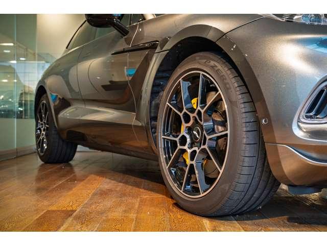 ＤＢＸ ４．０　４ＷＤ　マグネティックシルバー　認定中古車　コラムＭＴモード付９ＡＴ　オートマチックハイビーム　障害物センサー　ドライブレコーダー　エアサスペンション　ＥＴＣ　ナビ　フルセグ（10枚目）