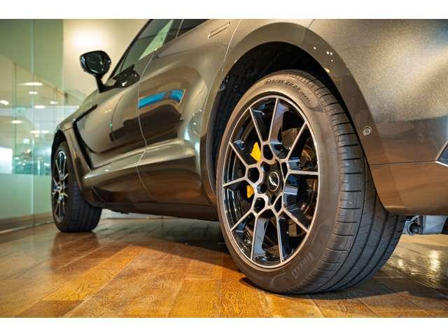 ＤＢＸ ４．０　４ＷＤ　マグネティックシルバー　認定中古車　コラムＭＴモード付９ＡＴ　オートマチックハイビーム　障害物センサー　ドライブレコーダー　エアサスペンション　ＥＴＣ　ナビ　フルセグ（11枚目）
