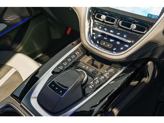 ＤＢＸ ４．０　４ＷＤ　マグネティックシルバー　認定中古車　コラムＭＴモード付９ＡＴ　オートマチックハイビーム　障害物センサー　ドライブレコーダー　エアサスペンション　ＥＴＣ　ナビ　フルセグ（28枚目）