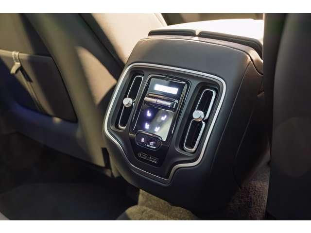 ＤＢＸ ４．０　４ＷＤ　マグネティックシルバー　認定中古車　コラムＭＴモード付９ＡＴ　オートマチックハイビーム　障害物センサー　ドライブレコーダー　エアサスペンション　ＥＴＣ　ナビ　フルセグ（30枚目）