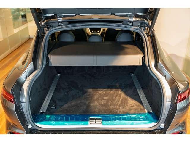 ＤＢＸ ４．０　４ＷＤ　マグネティックシルバー　認定中古車　コラムＭＴモード付９ＡＴ　オートマチックハイビーム　障害物センサー　ドライブレコーダー　エアサスペンション　ＥＴＣ　ナビ　フルセグ（33枚目）
