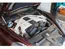 V12気筒、6.0L自然吸気エンジン。大排気量のラグジュアリーサルーンをご体感下さい。