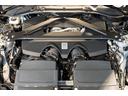 心臓部には出力4.0リッターのV8ツインターボチャージV8エンジンが脈動し、アストンマーティンの五感を揺さぶるエギゾーストサウンドをお楽しみください。