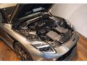 心臓部には出力4.0リッターのV8ツインターボチャージV8エンジンが脈動し、アストンマーティンの五感を揺さぶるエギゾーストサウンドをお楽しみください。