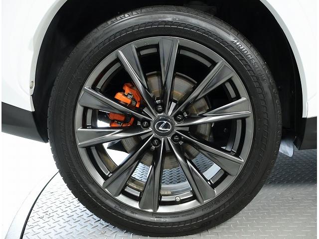 NX NX450h+ Fスポーツ 認定中古車CPO  Fスポーツ専用オレンジキャリパー デジタルキー パノラミックビューモニター おくだけ充電 寒冷地仕様 ムーンルーフ フロアマット ナンバーフレーム TRDミラーカバー(18枚目)