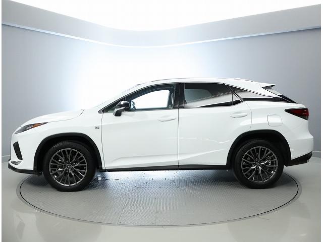 ＲＸ ＲＸ３００　Ｆスポーツ　認定中古車ＣＰＯ　ルーフレール　三眼ＬＥＤヘッドランプ　パノラミックビューモニター　パノラマルーフ　フロアマット　ナンバーフレーム（3枚目）