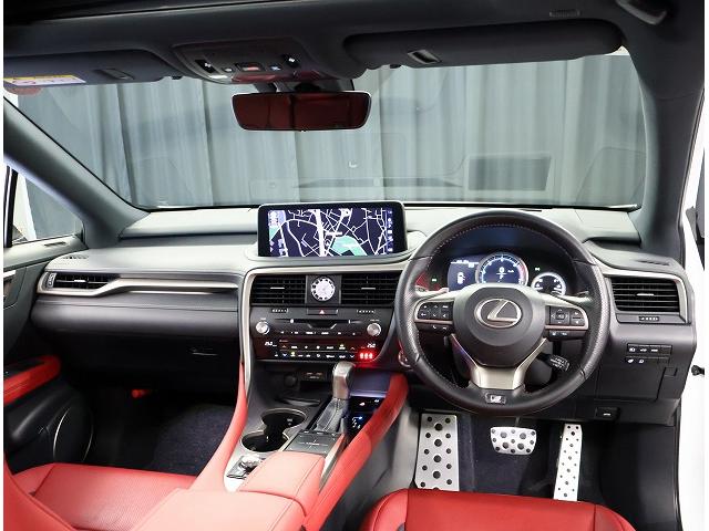 ＲＸ ＲＸ３００　Ｆスポーツ　認定中古車ＣＰＯ　ルーフレール　三眼ＬＥＤヘッドランプ　パノラミックビューモニター　パノラマルーフ　フロアマット　ナンバーフレーム（6枚目）