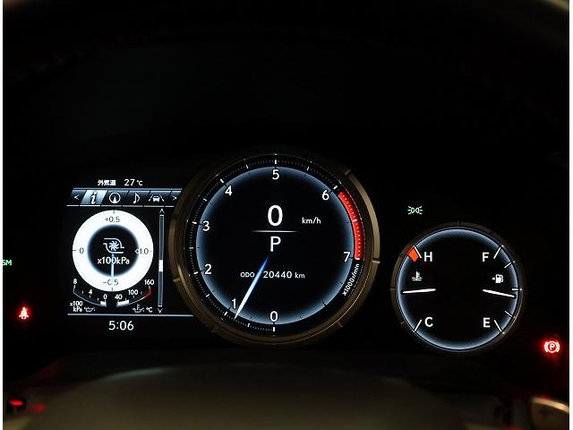 ＲＸ ＲＸ３００　Ｆスポーツ　認定中古車ＣＰＯ　ルーフレール　三眼ＬＥＤヘッドランプ　パノラミックビューモニター　パノラマルーフ　フロアマット　ナンバーフレーム（12枚目）