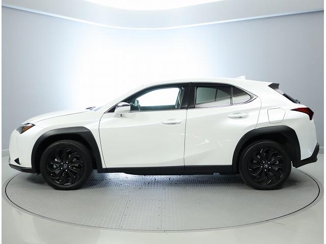 UX UX300e バージョンL 認定中古車CPO(3枚目)