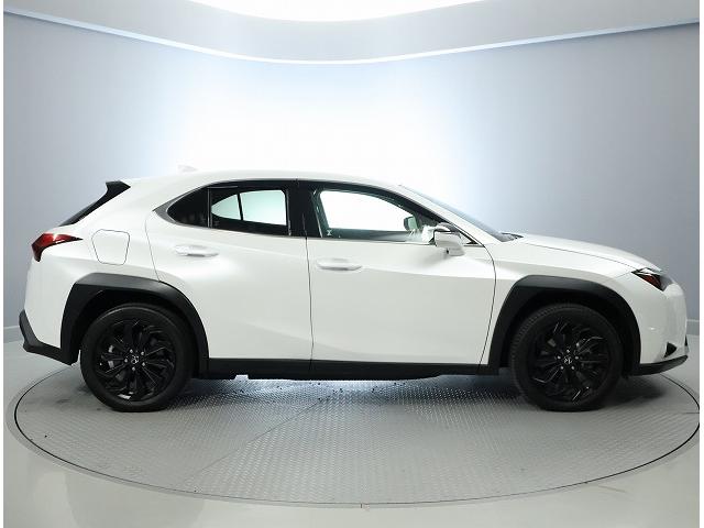 UX UX300e バージョンL 認定中古車CPO(4枚目)