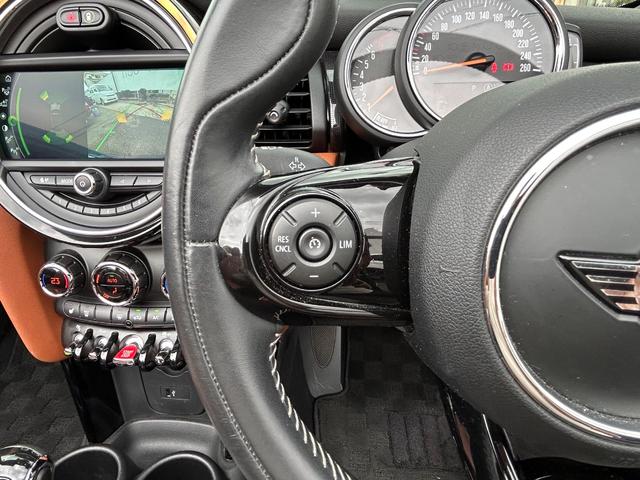 ＭＩＮＩ クーパー　コンバーチブル　デザイン＆ファンクションパッケージ（ＺＢＳ）　ペッパーパッケージ　カメラ・パーキングアシストパッケージ装着　モルトブラウンレザーインテリア／１７インチアロイホイール　コンフォートアクセス純正ナビＡＣＣ（19枚目）