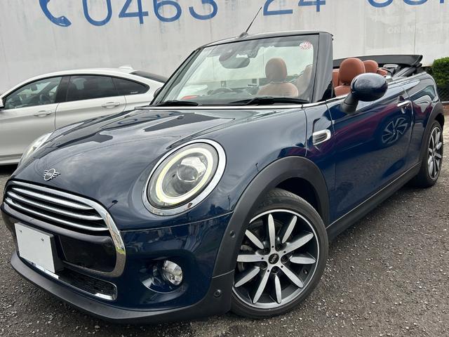 ＭＩＮＩ クーパー　コンバーチブル　デザイン＆ファンクションパッケージ（ＺＢＳ）　ペッパーパッケージ　カメラ・パーキングアシストパッケージ装着　モルトブラウンレザーインテリア／１７インチアロイホイール　コンフォートアクセス純正ナビＡＣＣ（28枚目）