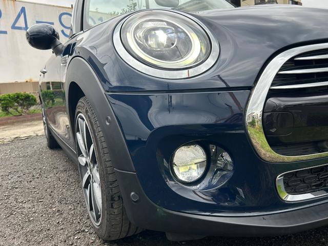 ＭＩＮＩ クーパー　コンバーチブル　デザイン＆ファンクションパッケージ（ＺＢＳ）　ペッパーパッケージ　カメラ・パーキングアシストパッケージ装着　モルトブラウンレザーインテリア／１７インチアロイホイール　コンフォートアクセス純正ナビＡＣＣ（36枚目）