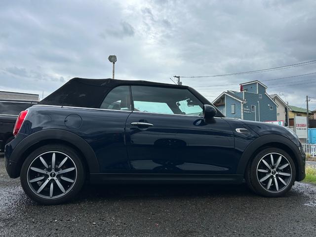 ＭＩＮＩ クーパー　コンバーチブル　デザイン＆ファンクションパッケージ（ＺＢＳ）　ペッパーパッケージ　カメラ・パーキングアシストパッケージ装着　モルトブラウンレザーインテリア／１７インチアロイホイール　コンフォートアクセス純正ナビＡＣＣ（39枚目）