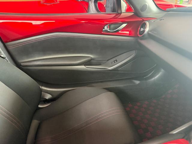 ロードスター Ｓスペシャルパッケージ　カーボン調フロントスポイラー　車高調　社外マフラー　フルセグテレビ　ナビ　ＥＴＣ　　ＬＥＤヘッドライト　リヤワイドドレッドスペイサー　プッシュスタート　テレビキット（12枚目）