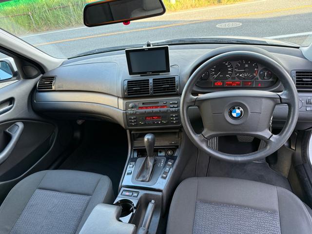 ３シリーズ ３１８ｉ　ディーラー車　ポータルナビ　右ハンドル　オートエアコン　　実走行車　車検２年付き（15枚目）