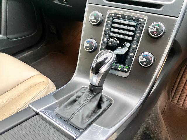 Ｖ６０ Ｔ４　ＳＥ　ベージュ革ナビＢカメラＢｌｕｅｔｏｏｔｈ音楽ＥＴＣ（14枚目）