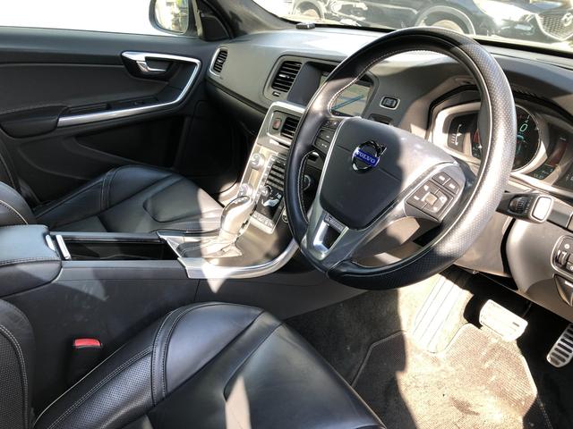 車両本体に法定整備点検費用が含まれており、記録簿が交付されます。