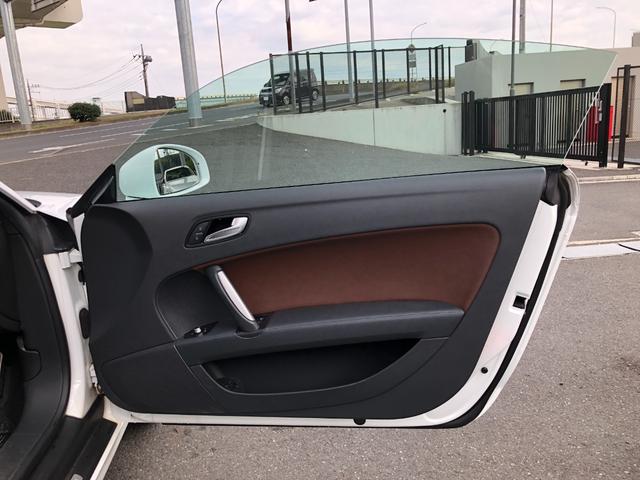 ＴＴクーペ １．８ＴＦＳＩ　シートヒーター　１７ＡＷ　ＨＩＤ　キーレス　純正ナビＴＶ（20枚目）