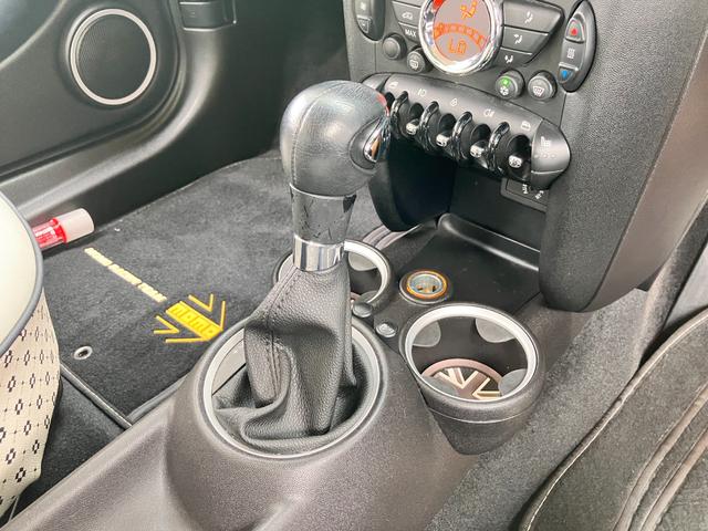 ＭＩＮＩ クーパー　クリスタル　特別仕様車専用デザイン１７インチＡＷ革シート（37枚目）