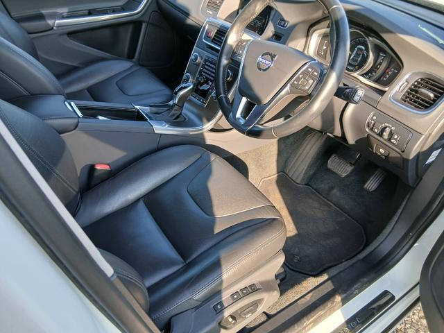 車両本体に法定整備点検費用が含まれており、記録簿が交付されます。