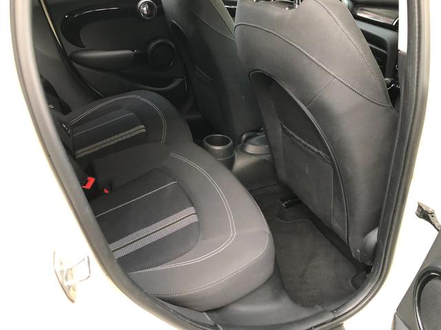 車両評価４．５点を基準に厳選された中古車が並ぶ大きな展示場も完備！１００台ほど展示されておりますのでご希望に沿った車が見つかりますよ！