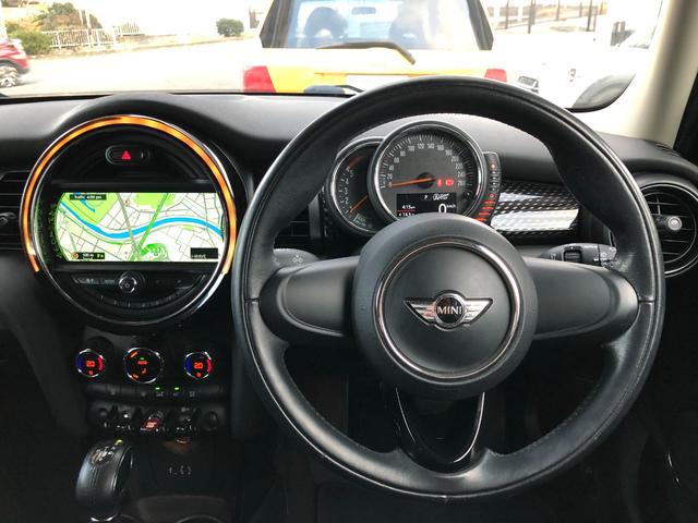 車両本体に法定整備点検費用が含まれており、記録簿が交付されます。