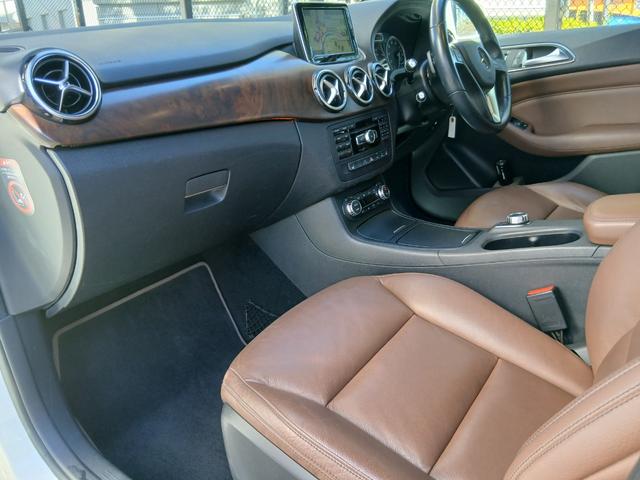 Bクラス B180 ブルーエフィシェンシー エクスクルーシブP バリューP セーフティP ブラウンレザー シートヒーター パワーシート バックカメラ パドルシフト パークトロニック ETC 16AW キーレス HID(15枚目)