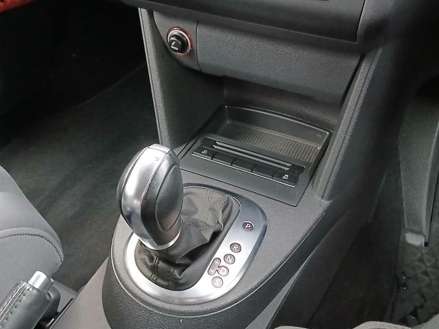 ゴルフトゥーラン ＴＳＩ　ハイライン　ＥＴＣパドルシフト純正１６ＡＷ禁煙車（52枚目）