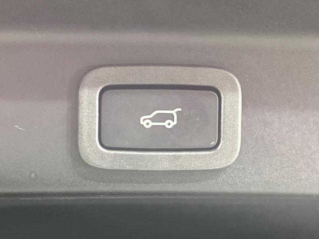 ◆パワーテールゲート『ボタン操作一つでテールゲートの自動開閉をおこないます。女性にも喜ばれるポイントの高い装備ではないでしょうか。』