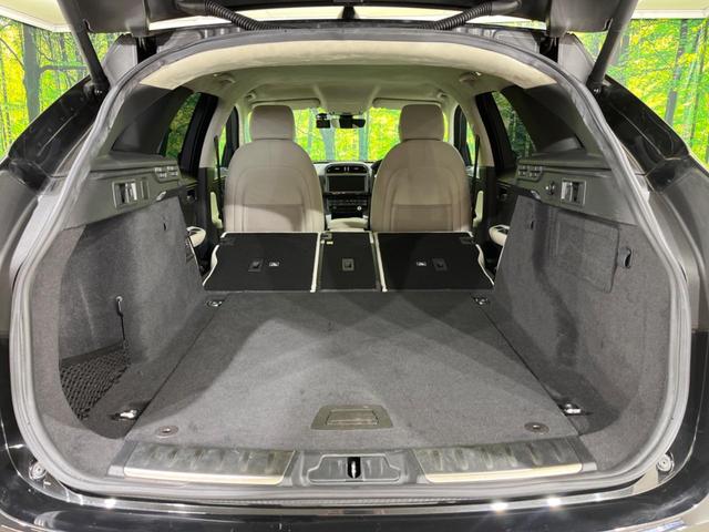 ◆大容量のラゲッジルームはシートアレンジにより、さらに大きな荷室へと変化いたします。便利さと容量を兼ね備えたラゲッジルームが、ご旅行や買い物などサポートさせていただきます◆