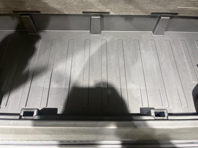 ディフェンダー ９０Ｘ－ダイナミックＨＳＥ　Ｄ３５０　認定中古車　スライディングガラスルーフ　ＭＥＲＩＤＩＡＮサウンドシステム　シートクーラー＆シートヒーター　エアサスペンション　インテリアリアビューミラー　３Ｄサラウンドカメラ　アダプティブクルーズ（32枚目）