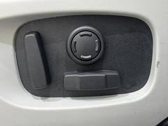 ◆パワーシート『電動パワーシートですので運転中のシート調節も安全に行えます。微調整も可能ですのであなただけのドライビングポジションを実現します。』 5