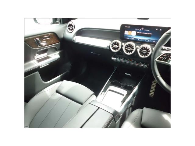 GLB GLB180 エディションブラックスターズ 3列シート AMGライン Bluetooth接続 ETC LEDヘッドライト TV コネクテッド機能 サイドカメラ シートヒーター ナビ バックモニター パワーシート フロアマット フロントカメラ(14枚目)