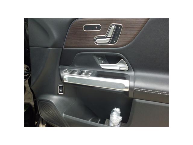 GLB GLB180 エディションブラックスターズ 3列シート AMGライン Bluetooth接続 ETC LEDヘッドライト TV コネクテッド機能 サイドカメラ シートヒーター ナビ バックモニター パワーシート フロアマット フロントカメラ(17枚目)