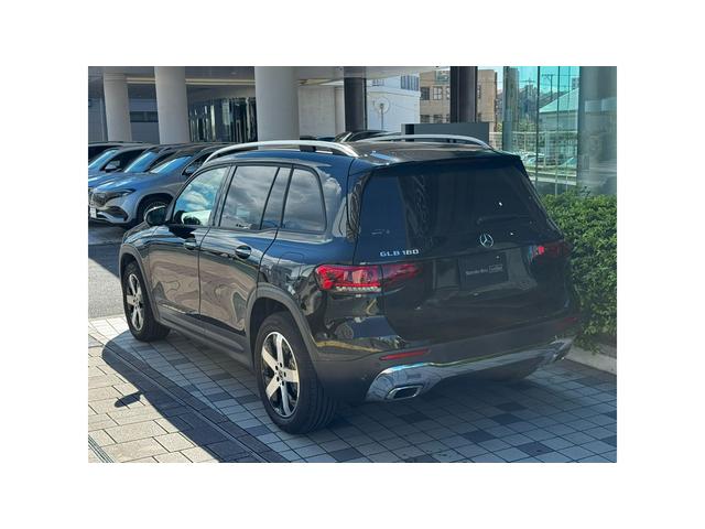 ヤナセの中古車は、すべて第三者検査専門機関(AIS)によって、内外装から機関にいたるまで公正かつ厳正に検査されます。検査後、経験豊富なスタッフが、記録簿の確認、CPU診断テストなどを実施いたします。