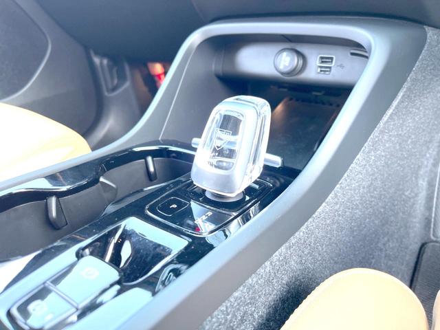 Ｔ４　ＡＷＤ　インスクリプション　認定中古車　茶革シート　ｈａｒｍａｎ／ｋａｒｄｏｎ　３６０°カメラ　衝突被害軽減ブレーキ　アダプティブクルーズコントロール　パイロットアシスト　シートヒーター　純正９インチナビ　禁煙車　レーンキープ(8枚目)