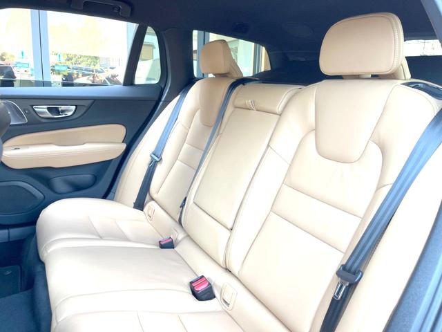 Ｖ６０ アルティメット　Ｂ４　認定中古車　ナッパレザーシート　Ｂ＆Ｗプレミアムオーディオ　インテリセーフ　衝突被害軽減ブレーキ　３６０°ビューカメラ　パイロットアシスト　レーダークルーズ　純正９インチナビ　マッサージ機能付きシート（6枚目）