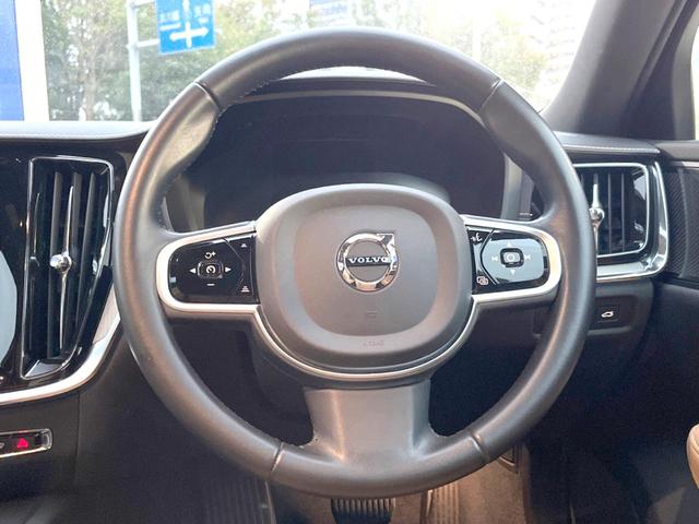 Ｖ６０ Ｔ５　インスクリプション　サンルーフ　純正９インチナビ　本革シート　３６０°ビューカメラ　ｈａｒｍａｎｋａｒｄｏｎ　インテリセーフ　レーダークルーズ　シートヒーター　パワーシート　パワーバックドア　ＬＥＤヘッドライト（11枚目）