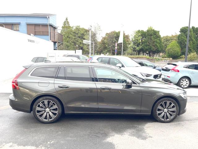 Ｖ６０ Ｔ５　インスクリプション　サンルーフ　純正９インチナビ　本革シート　３６０°ビューカメラ　ｈａｒｍａｎｋａｒｄｏｎ　インテリセーフ　レーダークルーズ　シートヒーター　パワーシート　パワーバックドア　ＬＥＤヘッドライト（19枚目）