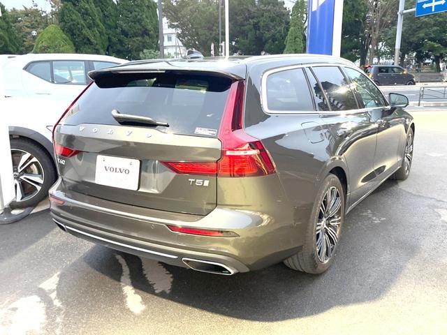 Ｖ６０ Ｔ５　インスクリプション　サンルーフ　純正９インチナビ　本革シート　３６０°ビューカメラ　ｈａｒｍａｎｋａｒｄｏｎ　インテリセーフ　レーダークルーズ　シートヒーター　パワーシート　パワーバックドア　ＬＥＤヘッドライト（23枚目）