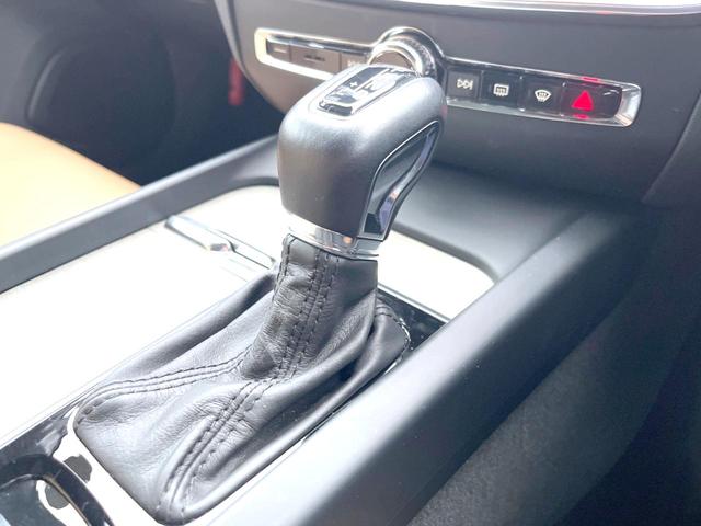 Ｖ６０ Ｔ５　インスクリプション　サンルーフ　純正９インチナビ　本革シート　３６０°ビューカメラ　ｈａｒｍａｎｋａｒｄｏｎ　インテリセーフ　レーダークルーズ　シートヒーター　パワーシート　パワーバックドア　ＬＥＤヘッドライト（26枚目）