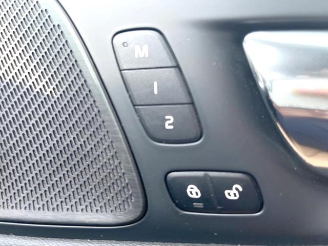 Ｖ６０ Ｔ５　インスクリプション　サンルーフ　純正９インチナビ　本革シート　３６０°ビューカメラ　ｈａｒｍａｎｋａｒｄｏｎ　インテリセーフ　レーダークルーズ　シートヒーター　パワーシート　パワーバックドア　ＬＥＤヘッドライト（32枚目）