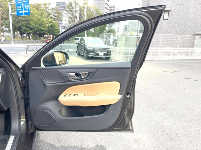 Ｖ６０ Ｔ５　インスクリプション　サンルーフ　純正９インチナビ　本革シート　３６０°ビューカメラ　ｈａｒｍａｎｋａｒｄｏｎ　インテリセーフ　レーダークルーズ　シートヒーター　パワーシート　パワーバックドア　ＬＥＤヘッドライト（34枚目）