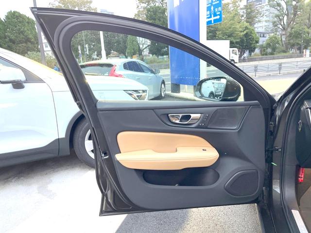 Ｖ６０ Ｔ５　インスクリプション　サンルーフ　純正９インチナビ　本革シート　３６０°ビューカメラ　ｈａｒｍａｎｋａｒｄｏｎ　インテリセーフ　レーダークルーズ　シートヒーター　パワーシート　パワーバックドア　ＬＥＤヘッドライト（42枚目）