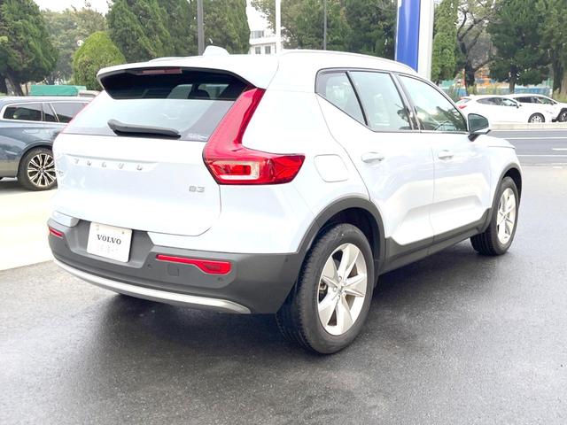 ＸＣ４０ プラス　Ｂ３　認定中古車　インテリセーフ　衝突被害軽減ブレーキ　３６０°ビューカメラ　パイロットアシスト　レーダークルーズ　純正９インチナビ　シートヒーター　ＡｐｐｌｅＣａｒＰｌａｙ　Ｂｌｕｅｔｏｏｔｈ　ＥＴＣ（10枚目）