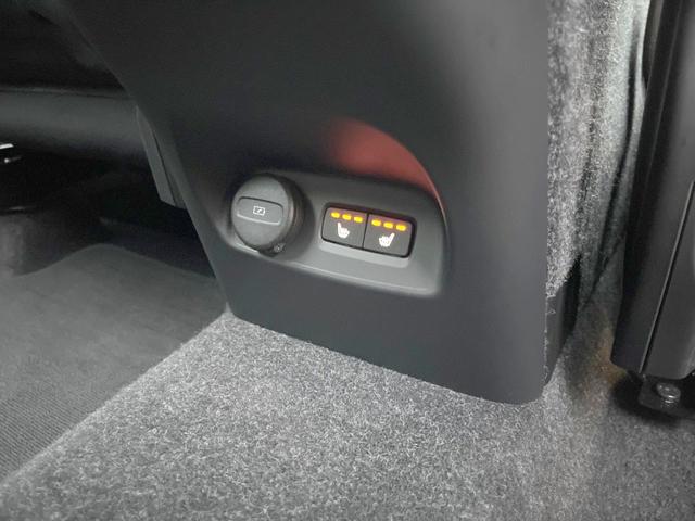 ＸＣ４０ プラス　Ｂ３　認定中古車　インテリセーフ　衝突被害軽減ブレーキ　３６０°ビューカメラ　パイロットアシスト　レーダークルーズ　純正９インチナビ　シートヒーター　ＡｐｐｌｅＣａｒＰｌａｙ　Ｂｌｕｅｔｏｏｔｈ　ＥＴＣ（18枚目）