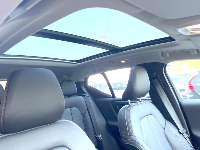 XC40 アルティメット B4 AWD 認定中古車 サンルーフ haman/kardon 革シート Googleナビ 360°ビューカメラ 禁煙車 シートヒーター ハンドルヒーター メモリー機能付きパワーシート パワーテールゲート(5枚目)
