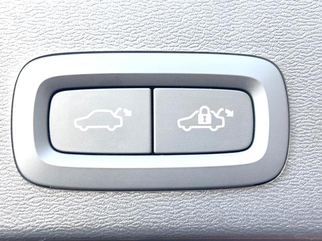 XC40 アルティメット B4 AWD 認定中古車 サンルーフ haman/kardon 革シート Googleナビ 360°ビューカメラ 禁煙車 シートヒーター ハンドルヒーター メモリー機能付きパワーシート パワーテールゲート(24枚目)