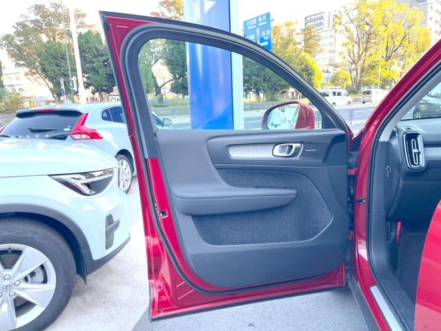 XC40 アルティメット B4 AWD 認定中古車 サンルーフ haman/kardon 革シート Googleナビ 360°ビューカメラ 禁煙車 シートヒーター ハンドルヒーター メモリー機能付きパワーシート パワーテールゲート(42枚目)